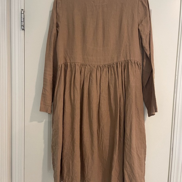 notPERFECTLINEN Tan Midi EMILIE loose linen dress - Picture 4 of 8